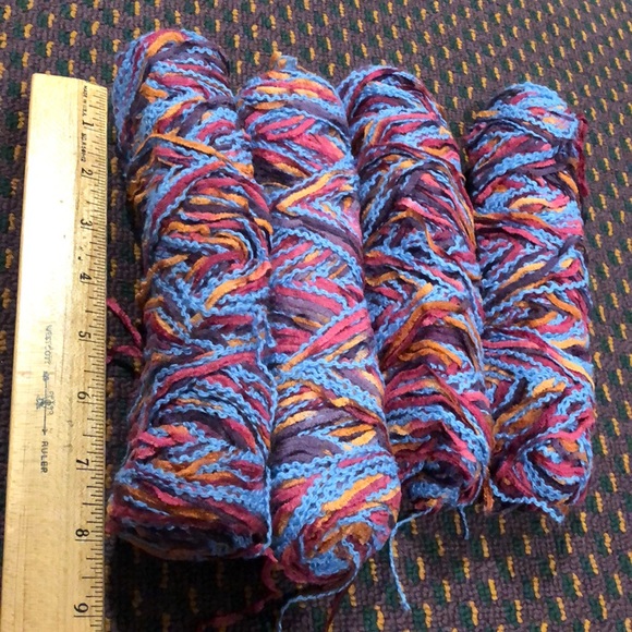 4. skeins 2 ply multicolored variegated thick and thin yarn - Picture 5 of 12